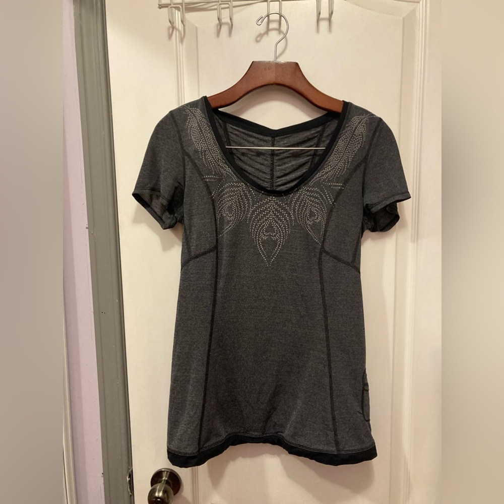 Lululemon grey with black trio running top